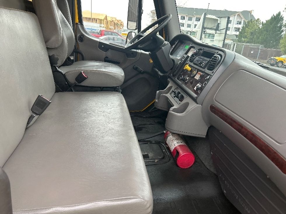 Medium Duty Box Truck-Light and Medium Duty Trucks-Freightliner-2020-M2-Mebane-NC-175,301\n\t\tmiles-$ 38,250 - Image 22