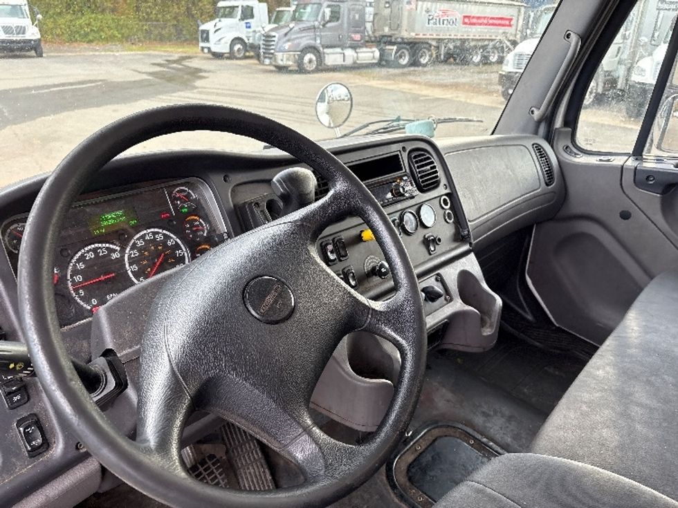 Medium Duty Box Truck-Light and Medium Duty Trucks-Freightliner-2020-M2-Mebane-NC-185,000\n\t\tmiles-$ 62,000 - Image 16