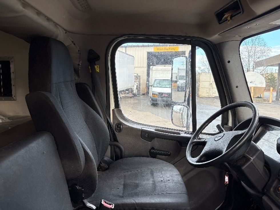 Medium Duty Box Truck-Light and Medium Duty Trucks-Freightliner-2020-M2-Mebane-NC-185,000\n\t\tmiles-$ 62,000 - Image 21