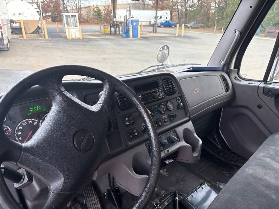 Medium Duty Box Truck-Light and Medium Duty Trucks-Freightliner-2020-M2-Mebane-NC-192,538\n\t\tmiles-$ 63,000 - Image 17