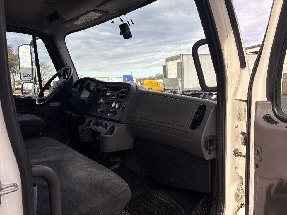 Medium Duty Box Truck-Light and Medium Duty Trucks-Freightliner-2020-M2-Mebane-NC-192,538\n\t\tmiles-$ 63,000 - Image 20