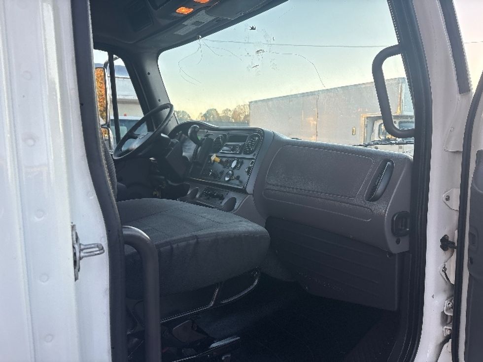 Medium Duty Box Truck-Light and Medium Duty Trucks-Freightliner-2020-M2-Mebane-NC-224,066\n\t\tmiles-$ 62,000 - Image 19