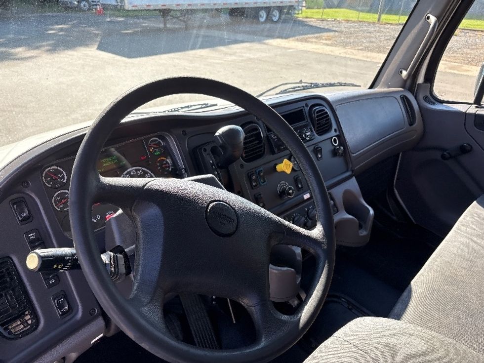Medium Duty Box Truck-Light and Medium Duty Trucks-Freightliner-2020-M2-Mebane-NC-240,434\n\t\tmiles-$ 50,250 - Image 17