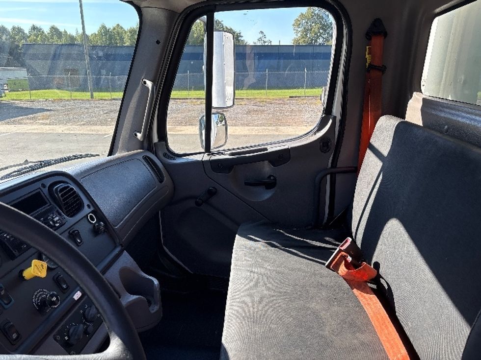 Medium Duty Box Truck-Light and Medium Duty Trucks-Freightliner-2020-M2-Mebane-NC-240,434\n\t\tmiles-$ 50,250 - Image 19