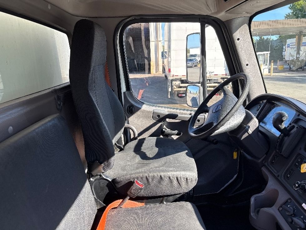 Medium Duty Box Truck-Light and Medium Duty Trucks-Freightliner-2020-M2-Mebane-NC-240,434\n\t\tmiles-$ 50,250 - Image 21
