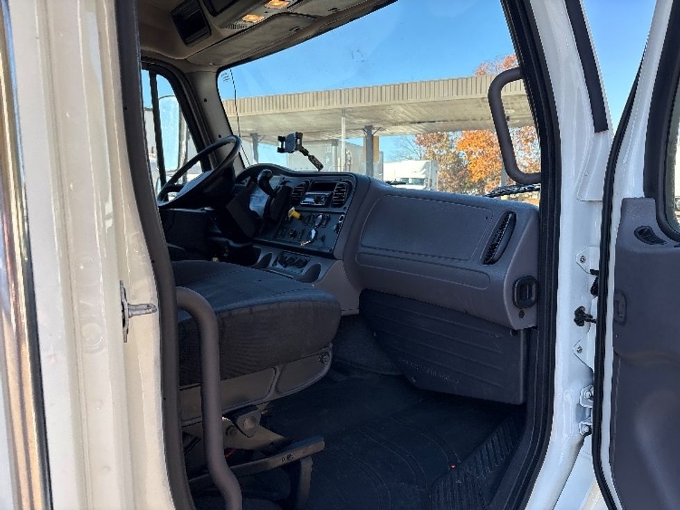 Medium Duty Box Truck-Light and Medium Duty Trucks-Freightliner-2020-M2-Mebane-NC-299,489\n\t\tmiles-$ 48,250 - Image 19