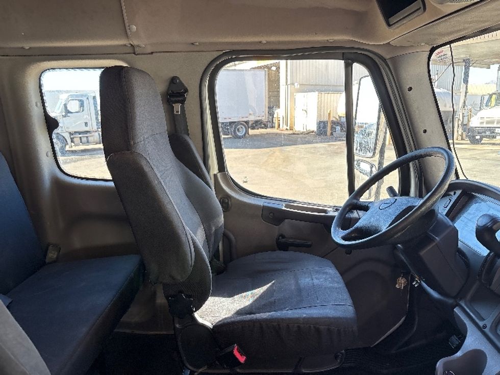 Medium Duty Box Truck-Light and Medium Duty Trucks-Freightliner-2020-M2-Mebane-NC-299,489\n\t\tmiles-$ 48,250 - Image 21