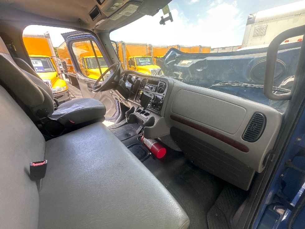 Medium Duty Box Truck-Light and Medium Duty Trucks-Freightliner-2020-M2-Medley-FL-114,142\n\t\tmiles-$ 67,500 - Image 19
