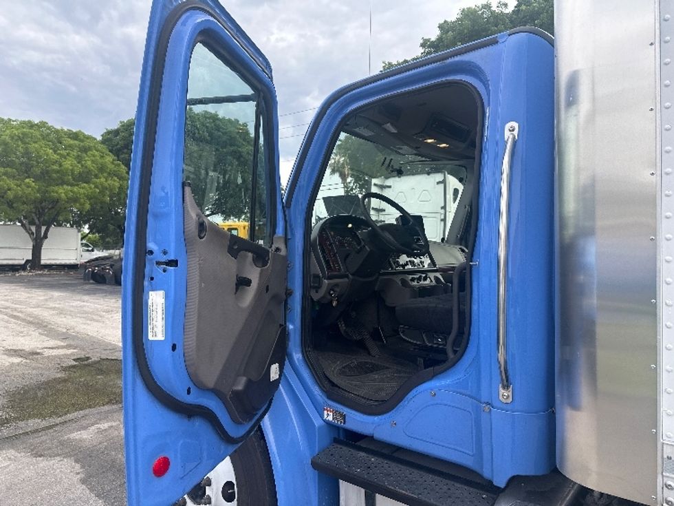 Medium Duty Box Truck-Light and Medium Duty Trucks-Freightliner-2020-M2-Medley-FL-118,813\n\t\tmiles-$ 66,000 - Image 16