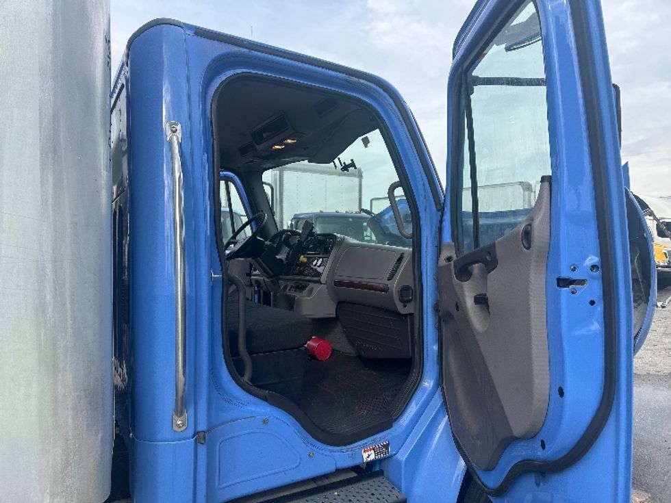 Medium Duty Box Truck-Light and Medium Duty Trucks-Freightliner-2020-M2-Medley-FL-118,813\n\t\tmiles-$ 66,000 - Image 19