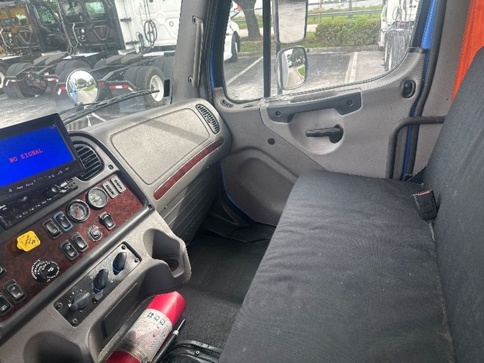 Medium Duty Box Truck-Light and Medium Duty Trucks-Freightliner-2020-M2-Medley-FL-118,813\n\t\tmiles-$ 66,000 - Image 20