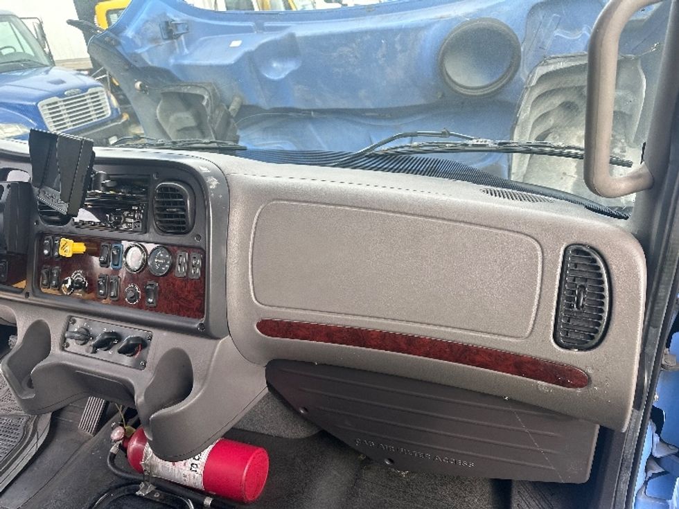 Medium Duty Box Truck-Light and Medium Duty Trucks-Freightliner-2020-M2-Medley-FL-118,813\n\t\tmiles-$ 66,000 - Image 21