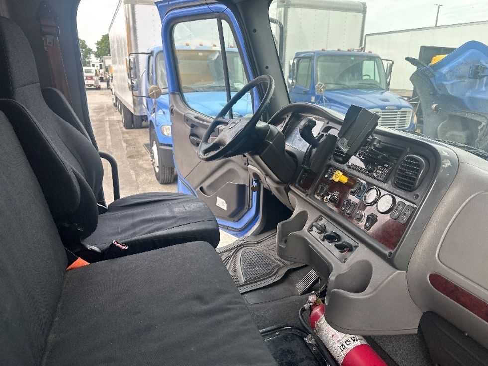 Medium Duty Box Truck-Light and Medium Duty Trucks-Freightliner-2020-M2-Medley-FL-118,813\n\t\tmiles-$ 66,000 - Image 22