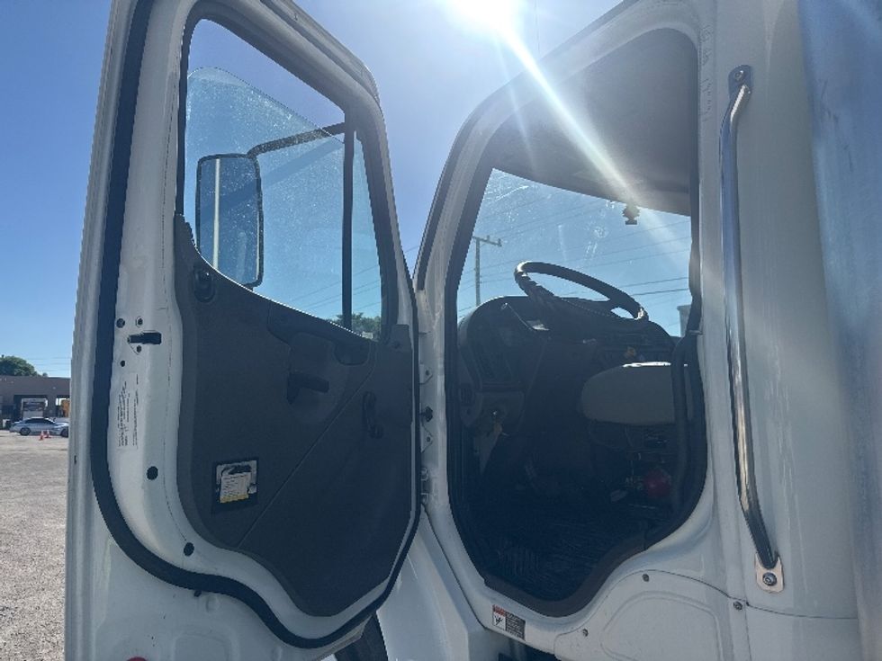 Medium Duty Box Truck-Light and Medium Duty Trucks-Freightliner-2020-M2-Medley-FL-169,374\n\t\tmiles-$ 56,750 - Image 16