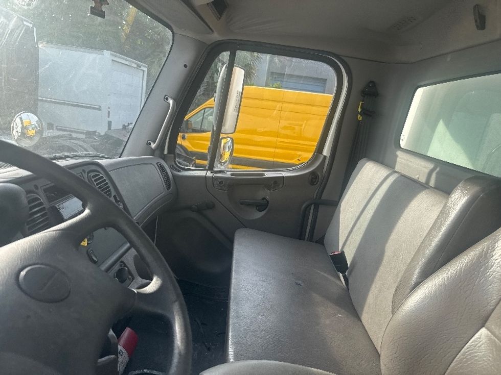 Medium Duty Box Truck-Light and Medium Duty Trucks-Freightliner-2020-M2-Medley-FL-169,374\n\t\tmiles-$ 56,750 - Image 19