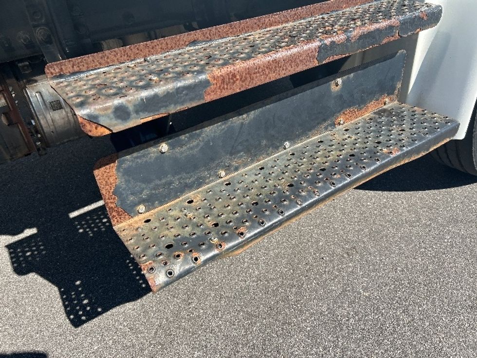 Medium Duty Box Truck-Light and Medium Duty Trucks-Freightliner-2020-M2-Medley-FL-172,917\n\t\tmiles-$ 52,000 - Image 28