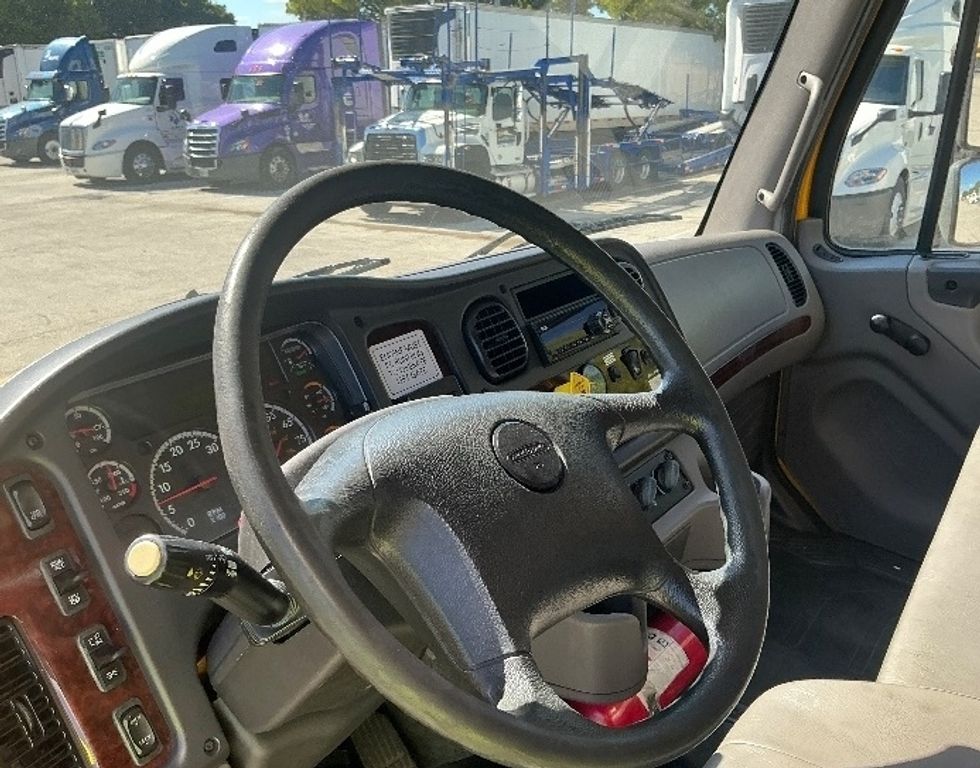 Medium Duty Box Truck-Light and Medium Duty Trucks-Freightliner-2020-M2-Medley-FL-190,709\n\t\tmiles-$ 35,000 - Image 18