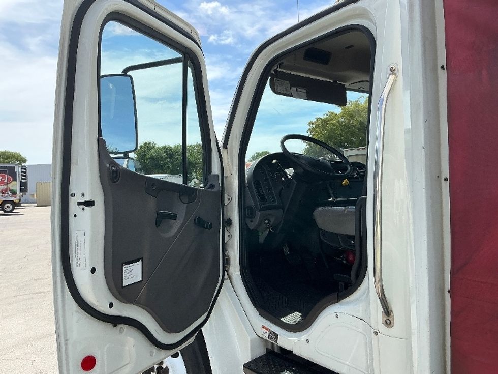 Medium Duty Box Truck-Light and Medium Duty Trucks-Freightliner-2020-M2-Medley-FL-212,251\n\t\tmiles-$ 37,250 - Image 14
