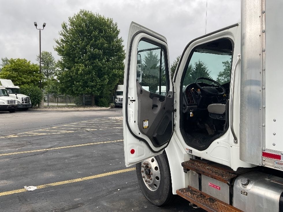 Medium Duty Box Truck-Light and Medium Duty Trucks-Freightliner-2020-M2-Middlefield-OH-112,403\n\t\tmiles-$ 62,500 - Image 16