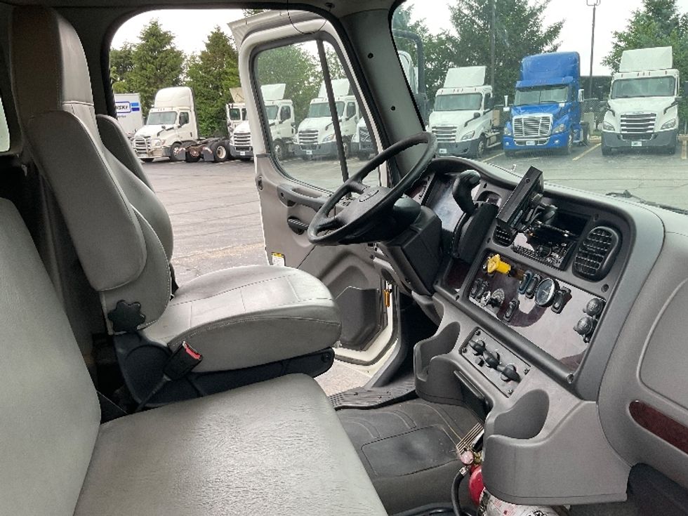 Medium Duty Box Truck-Light and Medium Duty Trucks-Freightliner-2020-M2-Middlefield-OH-112,403\n\t\tmiles-$ 62,500 - Image 22