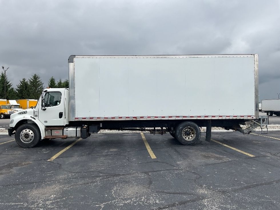 Medium Duty Box Truck-Light and Medium Duty Trucks-Freightliner-2020-M2-Middlefield-OH-112,403\n\t\tmiles-$ 62,500 - Image 4