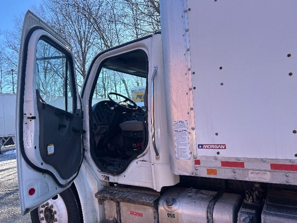 Medium Duty Box Truck-Light and Medium Duty Trucks-Freightliner-2020-M2-Middlefield-OH-210,838\n\t\tmiles-$ 37,250 - Image 15
