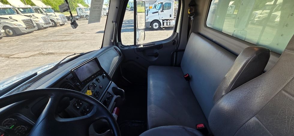 Medium Duty Box Truck-Light and Medium Duty Trucks-Freightliner-2020-M2-Middlefield-OH-285,206\n\t\tmiles-$ 26,250 - Image 17