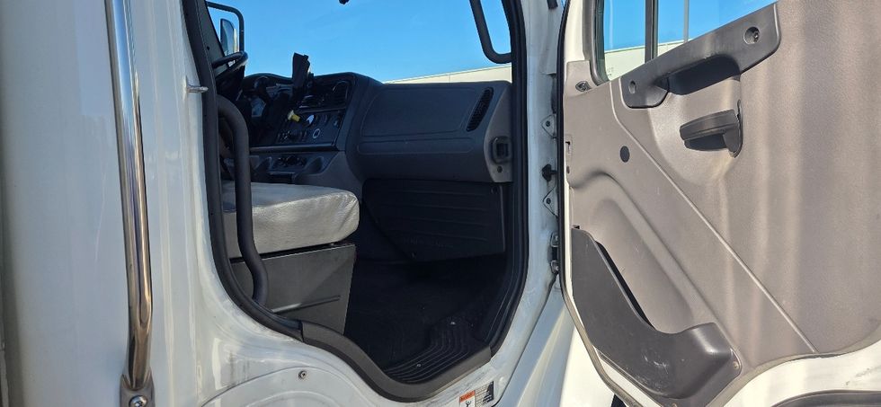 Medium Duty Box Truck-Light and Medium Duty Trucks-Freightliner-2020-M2-Middlefield-OH-285,206\n\t\tmiles-$ 26,250 - Image 18