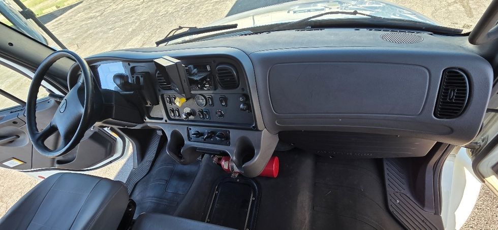 Medium Duty Box Truck-Light and Medium Duty Trucks-Freightliner-2020-M2-Middlefield-OH-285,206\n\t\tmiles-$ 26,250 - Image 19