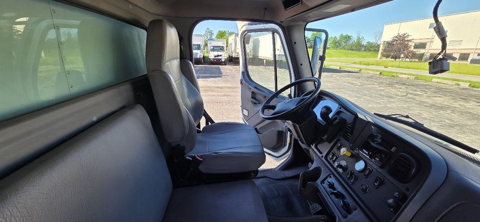 Medium Duty Box Truck-Light and Medium Duty Trucks-Freightliner-2020-M2-Middlefield-OH-285,206\n\t\tmiles-$ 26,250 - Image 20