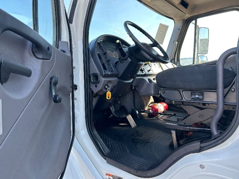 Medium Duty Box Truck-Light and Medium Duty Trucks-Freightliner-2020-M2-Middlefield-OH-292,400\n\t\tmiles-$ 32,250 - Image 16