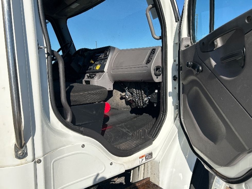 Medium Duty Box Truck-Light and Medium Duty Trucks-Freightliner-2020-M2-Middlefield-OH-292,400\n\t\tmiles-$ 32,250 - Image 20