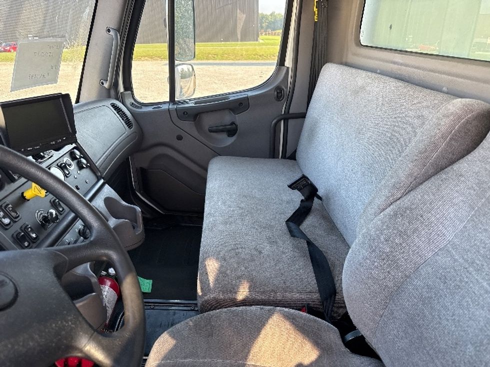 Medium Duty Box Truck-Light and Medium Duty Trucks-Freightliner-2020-M2-Middlefield-OH-310,429\n\t\tmiles-$ 32,500 - Image 19