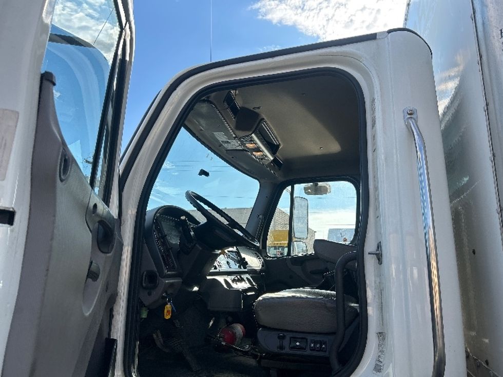 Medium Duty Box Truck-Light and Medium Duty Trucks-Freightliner-2020-M2-Middlefield-OH-372,062\n\t\tmiles-$ 23,000 - Image 16