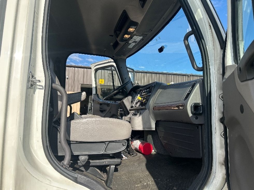 Medium Duty Box Truck-Light and Medium Duty Trucks-Freightliner-2020-M2-Middlefield-OH-372,062\n\t\tmiles-$ 23,000 - Image 20