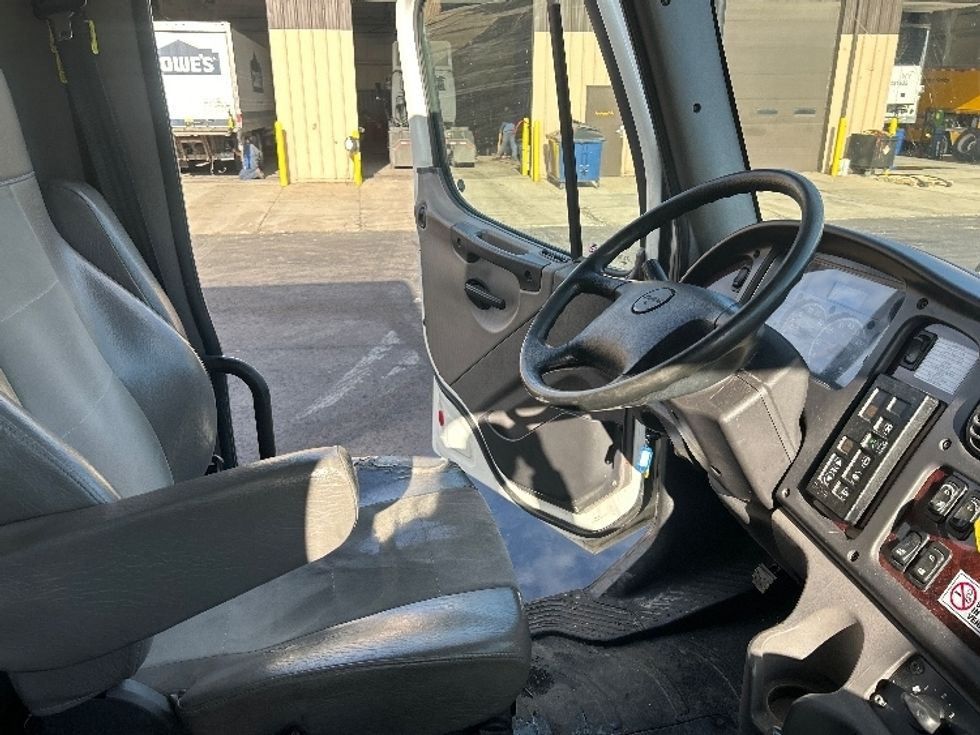 Medium Duty Box Truck-Light and Medium Duty Trucks-Freightliner-2020-M2-Middlefield-OH-372,062\n\t\tmiles-$ 23,000 - Image 22