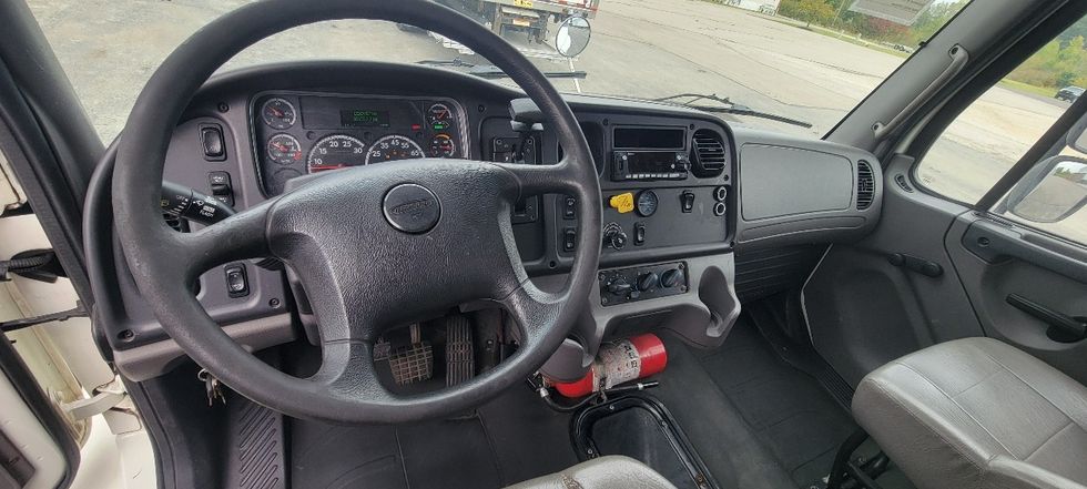 Medium Duty Box Truck-Light and Medium Duty Trucks-Freightliner-2020-M2-Middlefield-OH-381,490\n\t\tmiles-$ 23,000 - Image 16