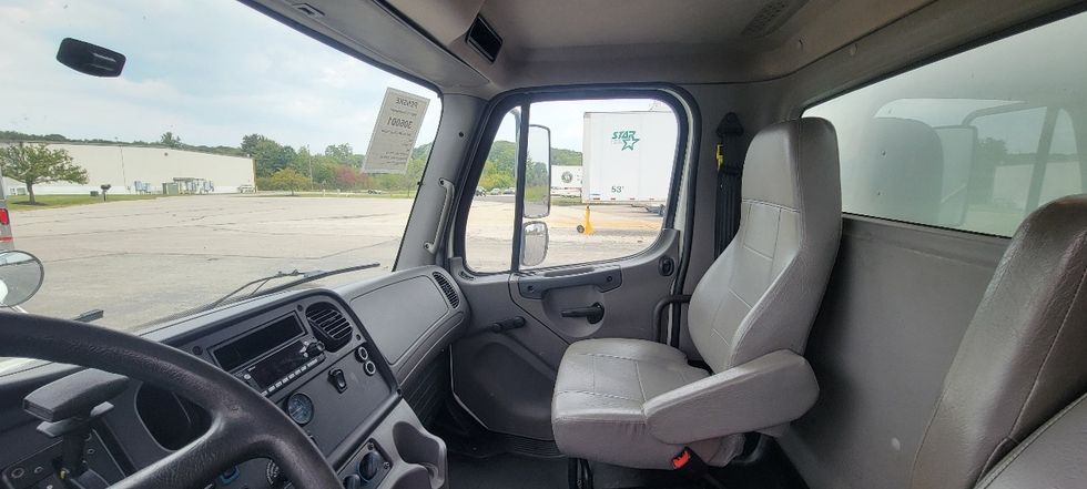 Medium Duty Box Truck-Light and Medium Duty Trucks-Freightliner-2020-M2-Middlefield-OH-381,490\n\t\tmiles-$ 23,000 - Image 17