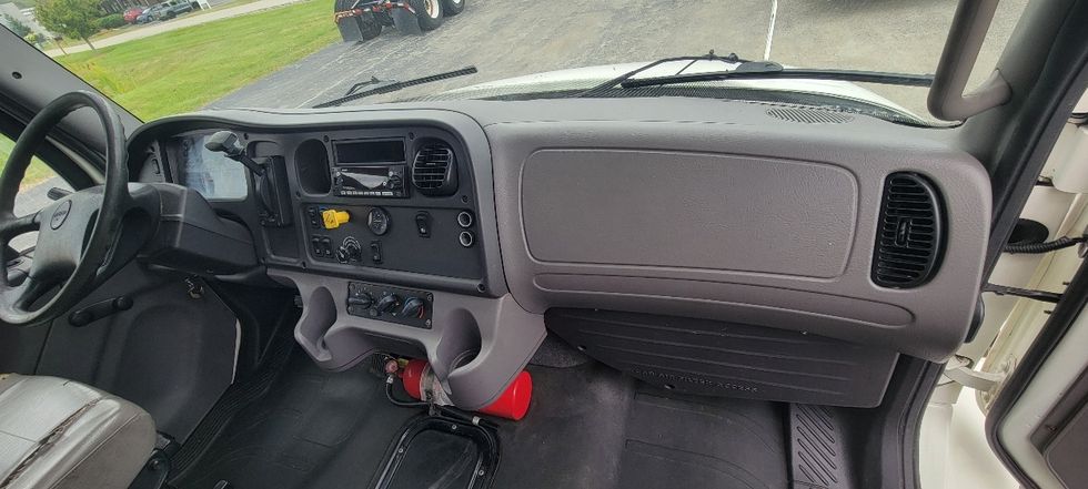 Medium Duty Box Truck-Light and Medium Duty Trucks-Freightliner-2020-M2-Middlefield-OH-381,490\n\t\tmiles-$ 23,000 - Image 19