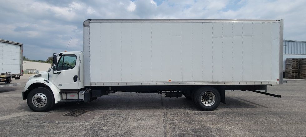 Medium Duty Box Truck-Light and Medium Duty Trucks-Freightliner-2020-M2-Middlefield-OH-381,490\n\t\tmiles-$ 23,000 - Image 4