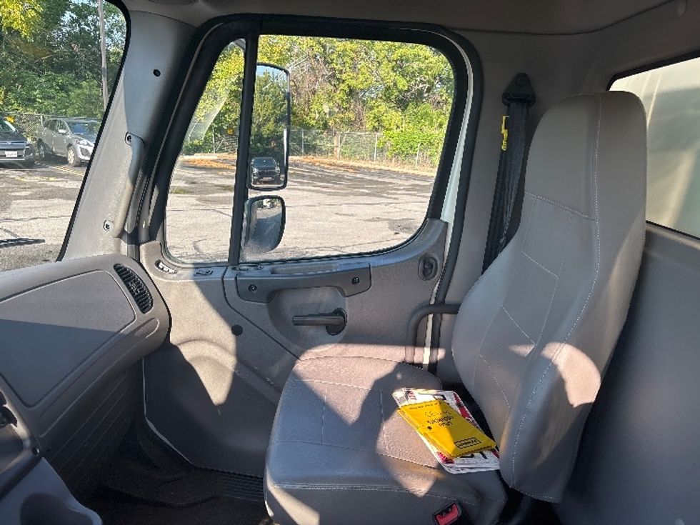 Medium Duty Box Truck-Light and Medium Duty Trucks-Freightliner-2020-M2-Middlefield-OH-58,558\n\t\tmiles-$ 64,750 - Image 19