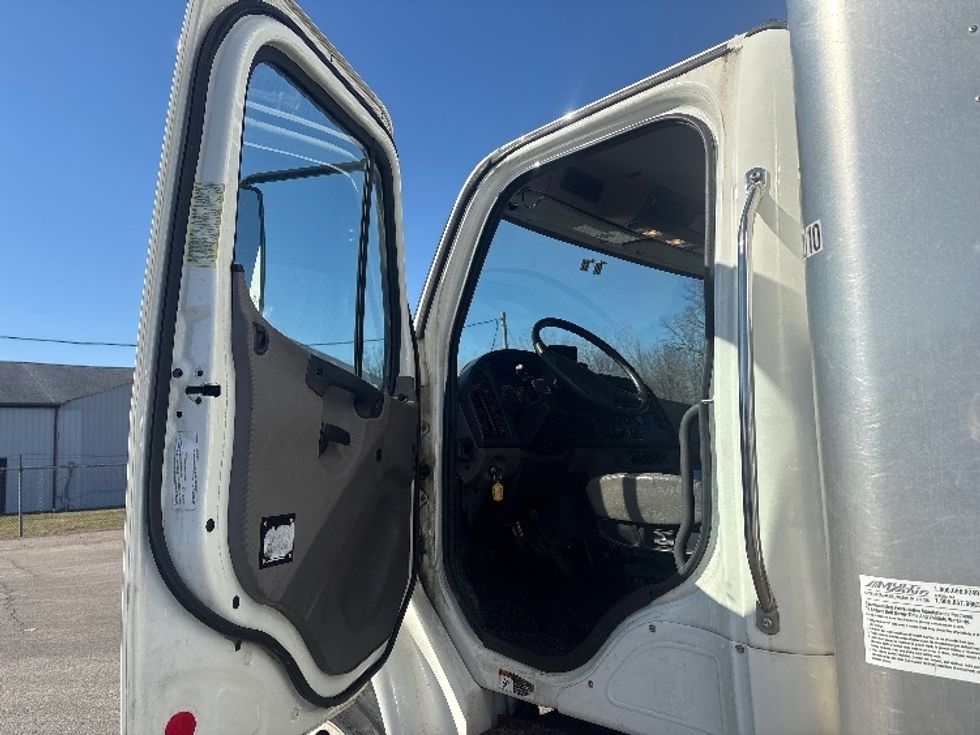 Medium Duty Box Truck-Light and Medium Duty Trucks-Freightliner-2020-M2-Middlefield-OH-78,881\n\t\tmiles-$ 61,500 - Image 16