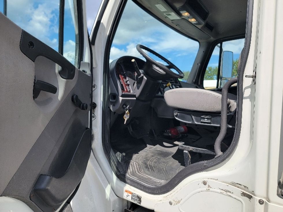 Medium Duty Box Truck-Light and Medium Duty Trucks-Freightliner-2020-M2-Milford-DE-233,888\n\t\tmiles-$ 39,500 - Image 16