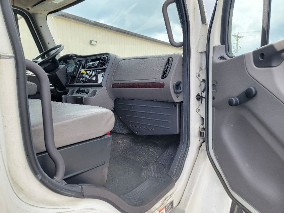Medium Duty Box Truck-Light and Medium Duty Trucks-Freightliner-2020-M2-Milford-DE-233,888\n\t\tmiles-$ 39,500 - Image 20
