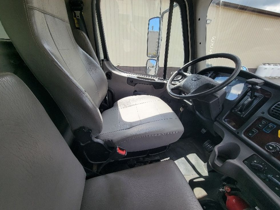 Medium Duty Box Truck-Light and Medium Duty Trucks-Freightliner-2020-M2-Milford-DE-233,888\n\t\tmiles-$ 39,500 - Image 22
