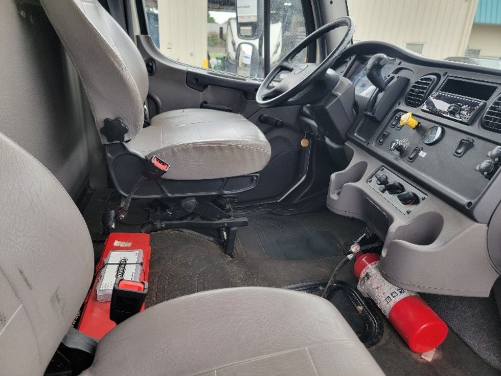 Medium Duty Box Truck-Light and Medium Duty Trucks-Freightliner-2020-M2-Milford-DE-28,091\n\t\tmiles-$ 55,500 - Image 22