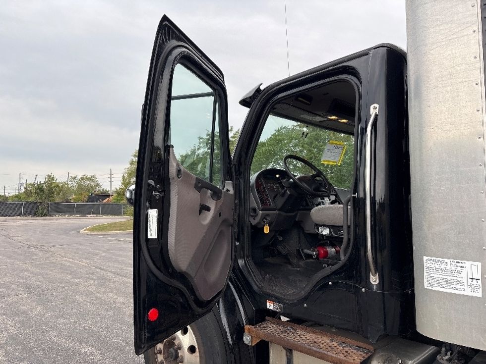 Medium Duty Box Truck-Light and Medium Duty Trucks-Freightliner-2020-M2-Mississauga-ON-157,766\n\t\tkm-$ 68,000 - Image 16