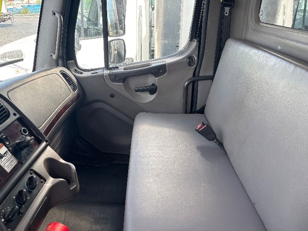 Medium Duty Box Truck-Light and Medium Duty Trucks-Freightliner-2020-M2-Mississauga-ON-157,766\n\t\tkm-$ 68,000 - Image 19