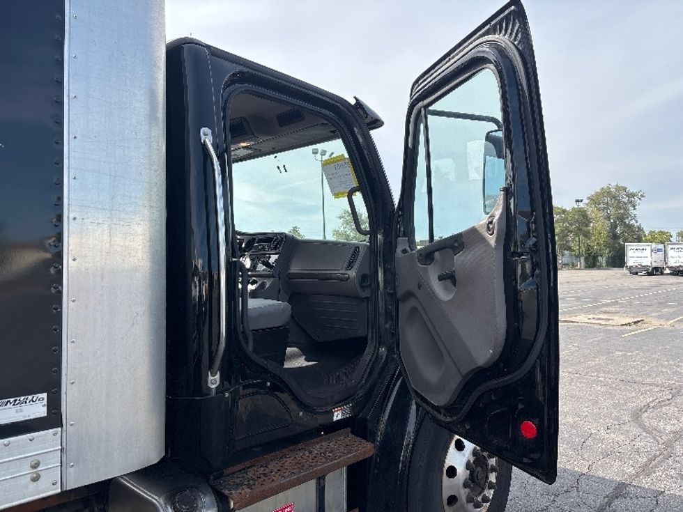 Medium Duty Box Truck-Light and Medium Duty Trucks-Freightliner-2020-M2-Mississauga-ON-157,766\n\t\tkm-$ 68,000 - Image 20