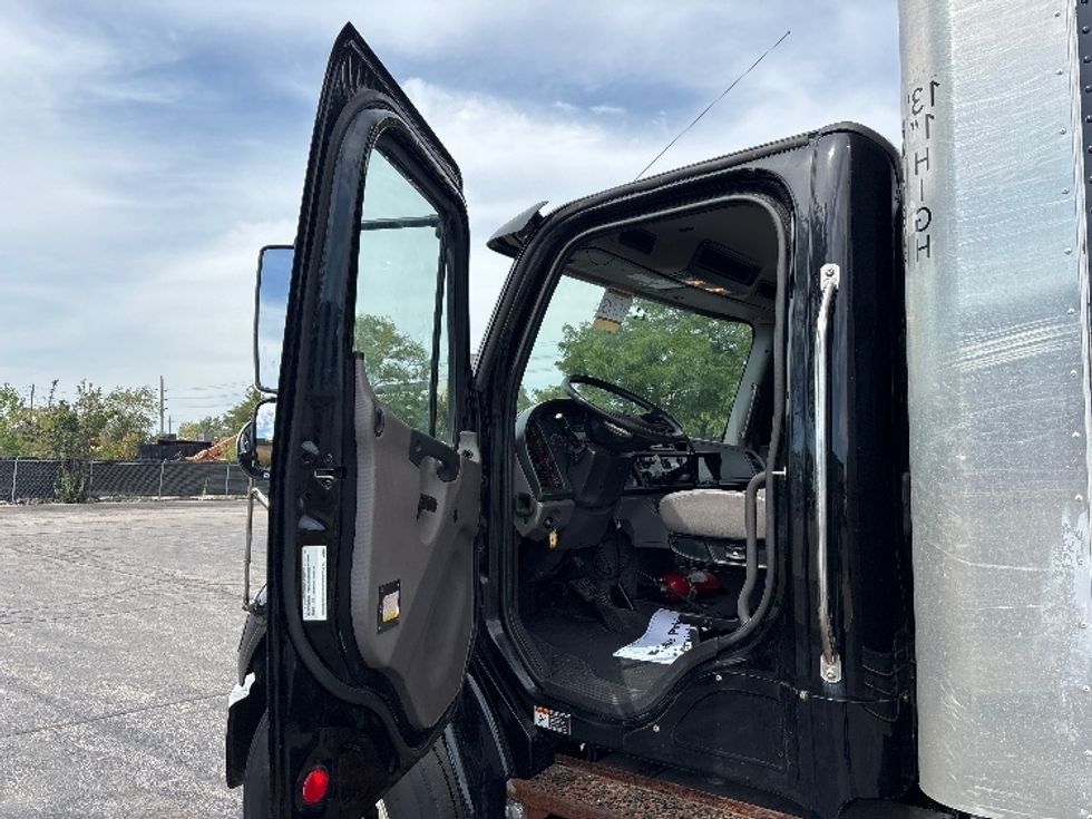 Medium Duty Box Truck-Light and Medium Duty Trucks-Freightliner-2020-M2-Mississauga-ON-161,165\n\t\tkm-$ 74,000 - Image 16